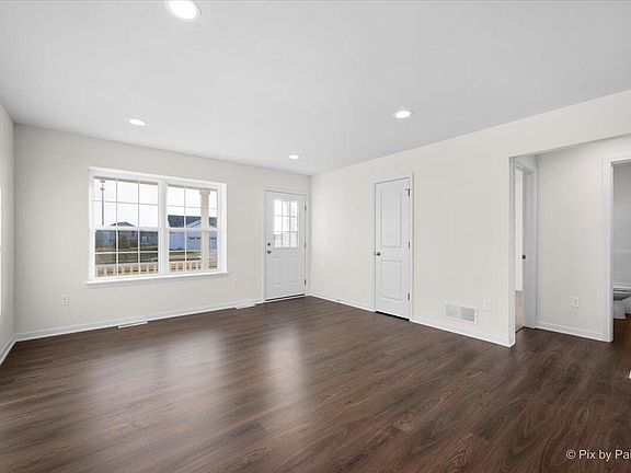 4th image of 300 Savannah Dr