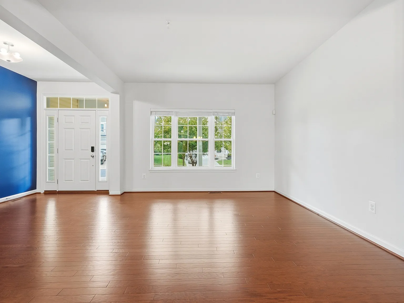 6 bed, 3080 sqft, $4,995 — Photo 3