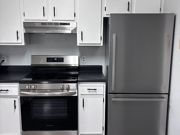3rd image of 1301 Hillcrest Pl APT 3