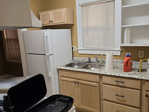 3rd image of 4908 Lowe Rd