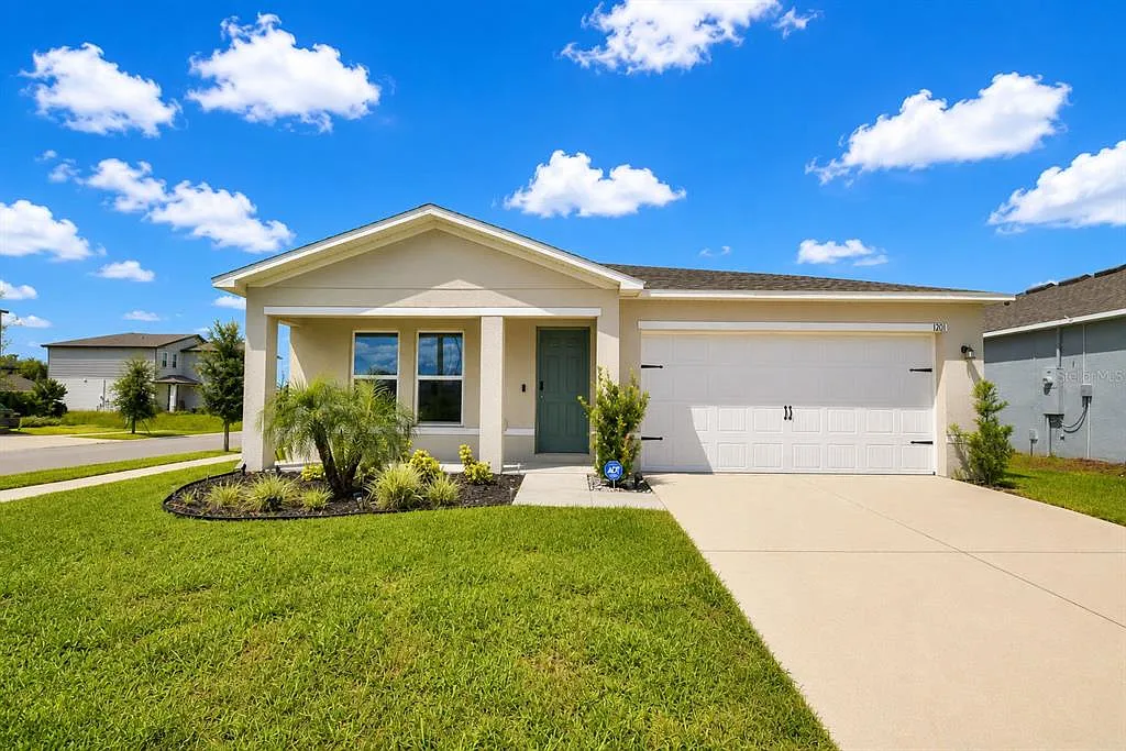 4 bed, 2.0 bath, 1648 sqft, $2,550 — Photo 1