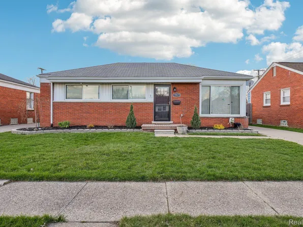 19819 Sherry St, Saint Clair Shores, MI 48081