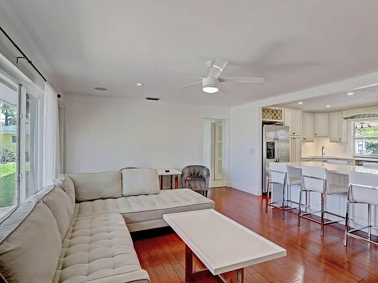 7115 Venetian Way — Photo 4