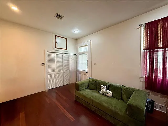 1016 N Robertson St — Photo 3