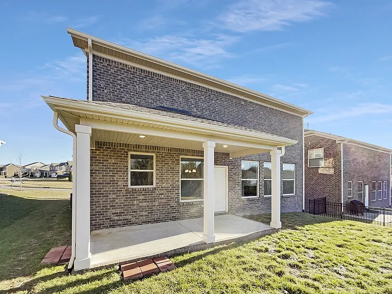 401 Blackthorn Ln — Photo 5