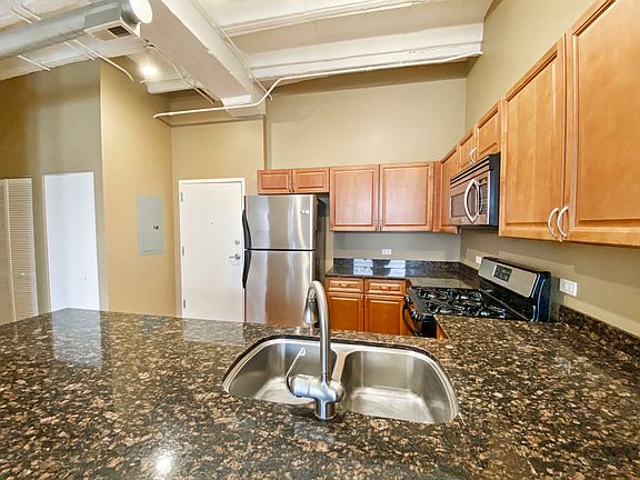 5th image of 4015 N Milwaukee Ave Unit 305