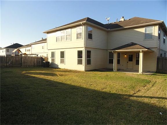 2nd image of 3215 Cumberland Dr