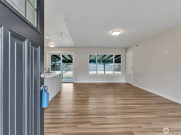 3rd image of 2900 SE Elwood Court