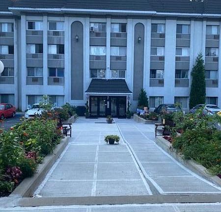 5th image of 1000 Targee St APT 4S