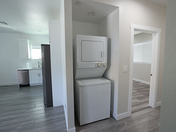 4th image of 3921 Wisconsin St #8