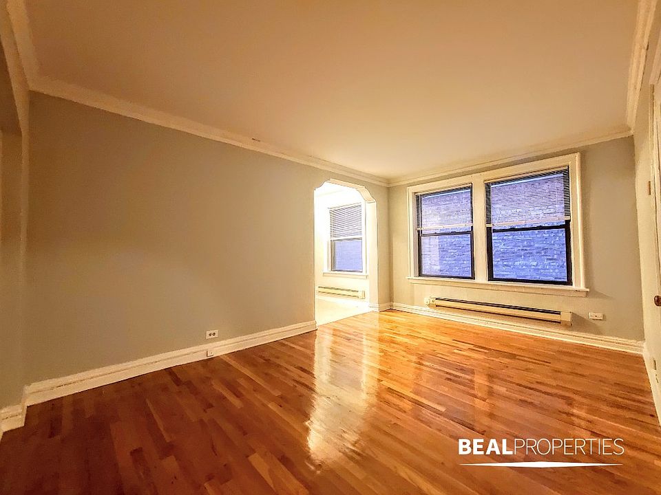 1st image of 425 W Roscoe St #425106