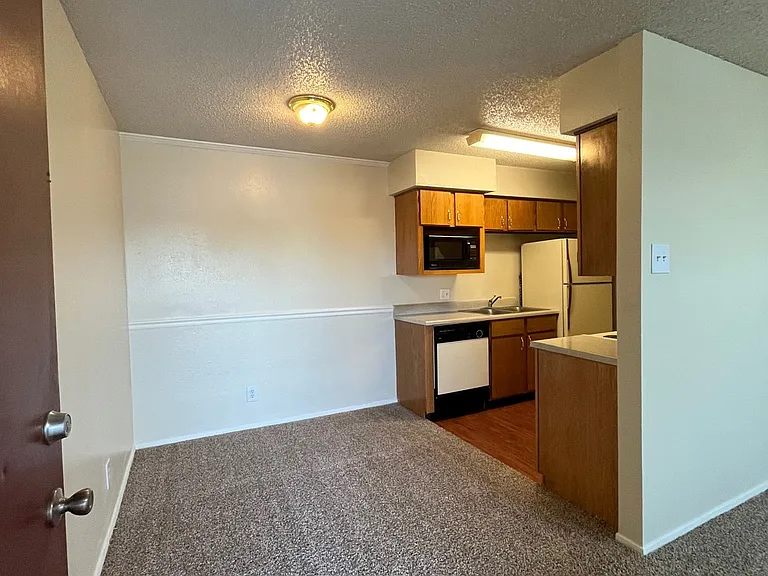 Bentwood Apartments — Photo 25