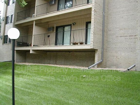 3rd image of 5627 Green Circle Dr APT 121