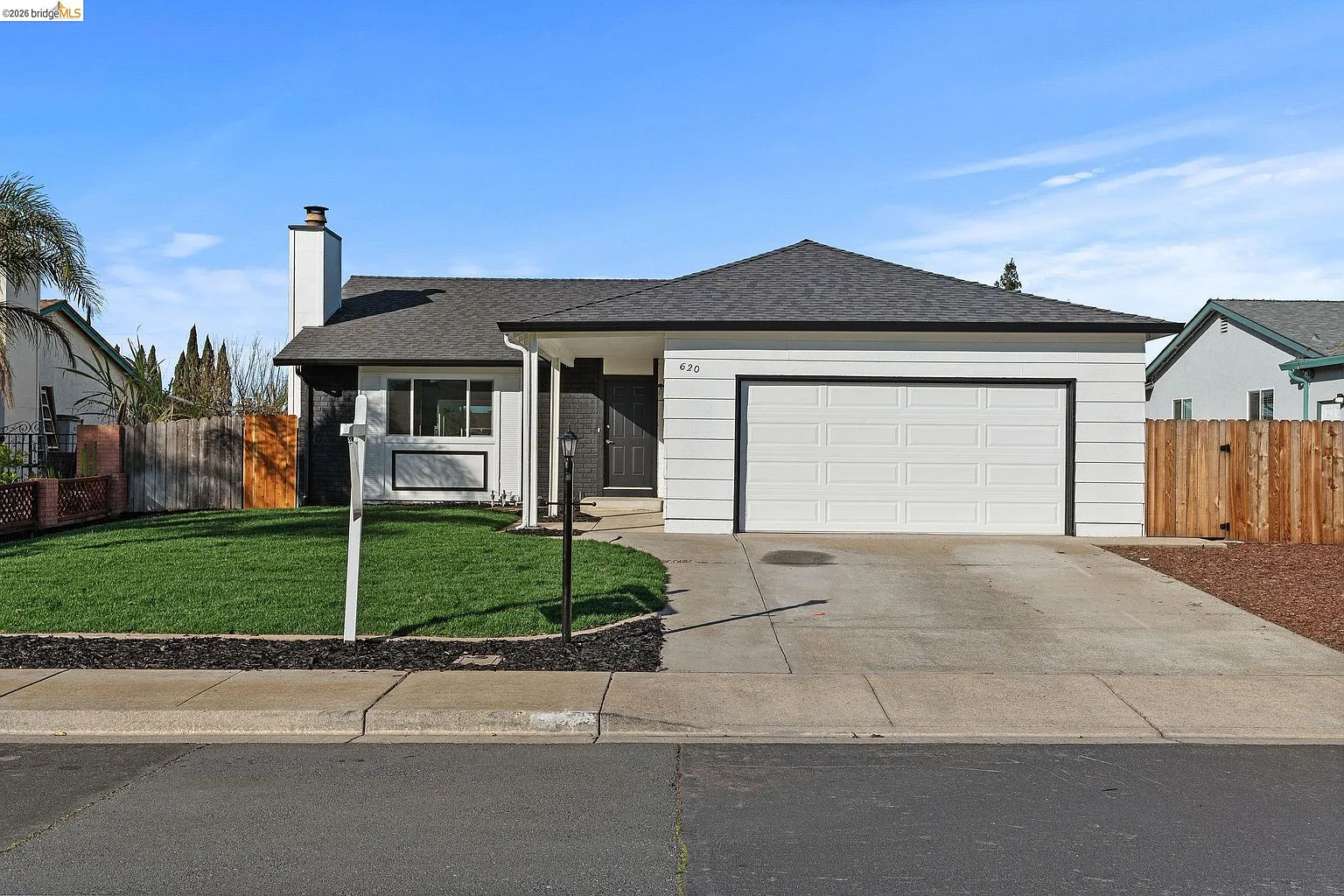 620 Almond Dr photo 1