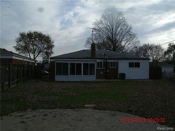 4th image of 31559 Shawn Dr