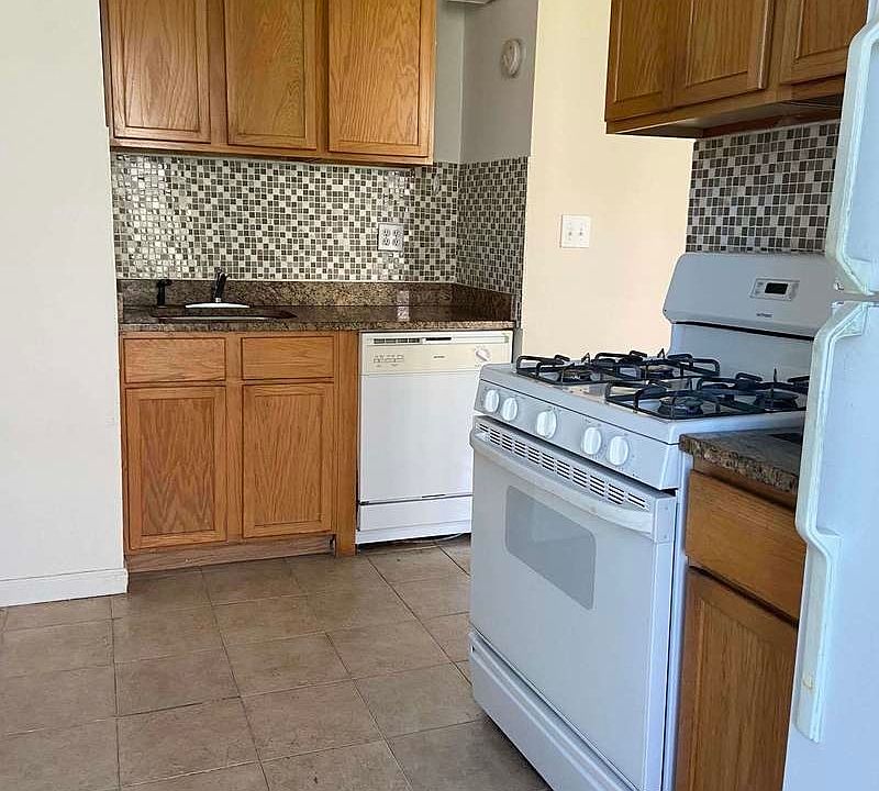 1st image of 132 Saint Marks Pl APT 6