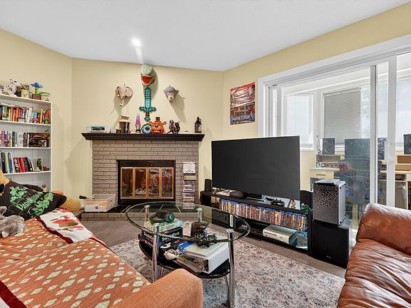 3rd image of 240 McIntosh Rd Unit 214