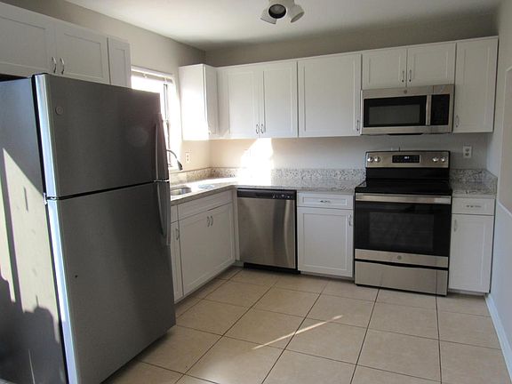3rd image of 980 Canalview Blvd #G1