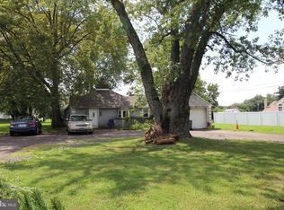 18 E Bristol Rd, Warminster, PA 18974