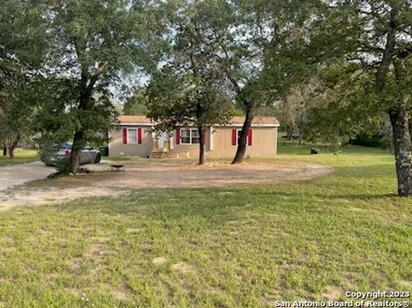 280 Ashford Cir, Poteet, TX 78065