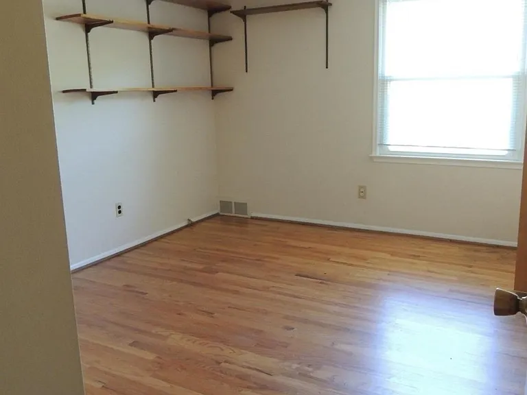 2098 Yorktown Dr — Photo 13