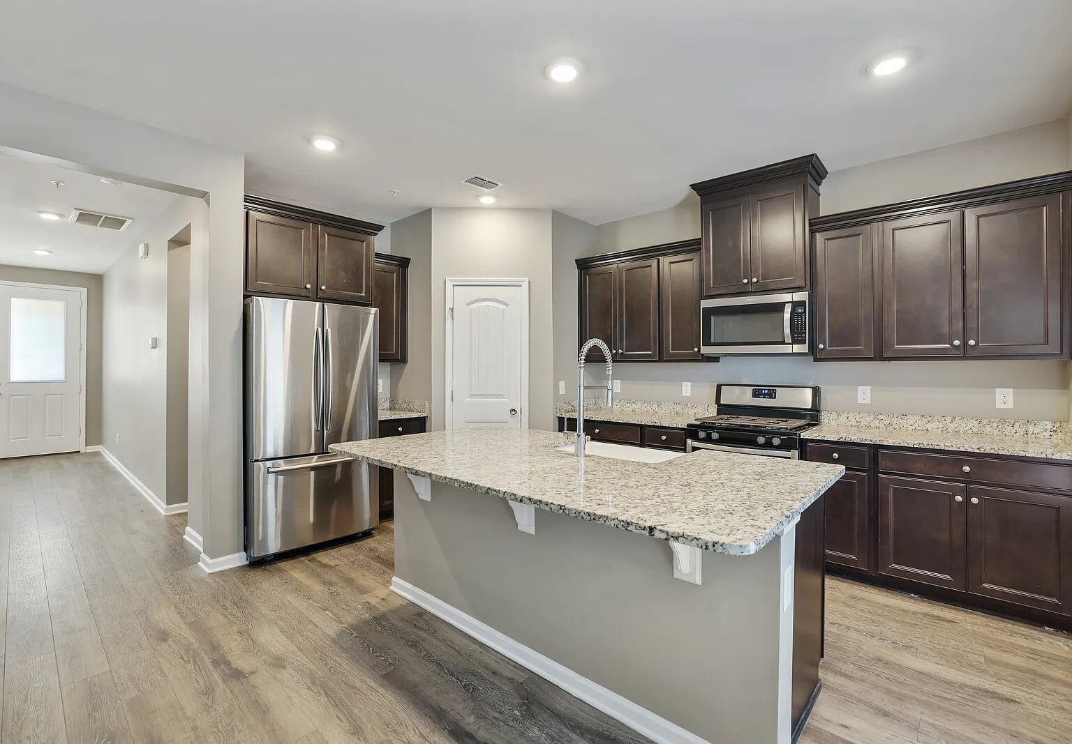 3 bed, 2.5 bath, 1679 sqft, $2,250 — Photo 2