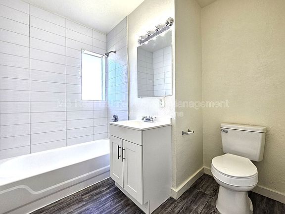 5th image of 1519 E Oak St #17