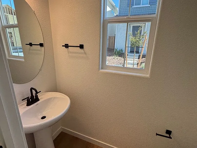 211 Stargaze Ln — Photo 8
