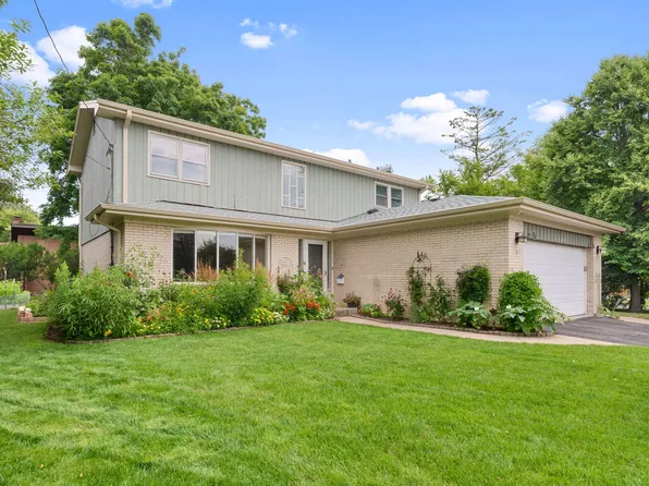 3504 Illinois Rd, Wilmette, IL 60091