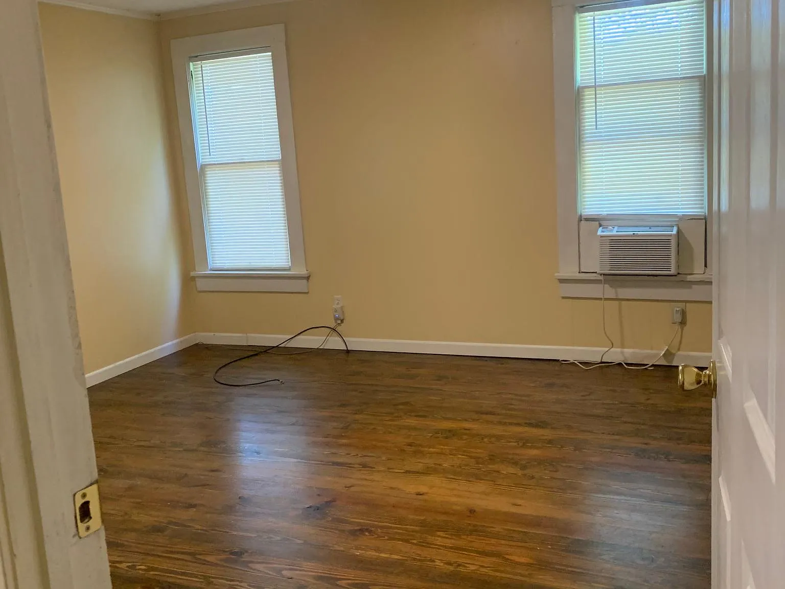 112 Louisa Blvd — Photo 2