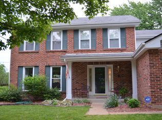 810 Clintwoode Ct, Ballwin, MO