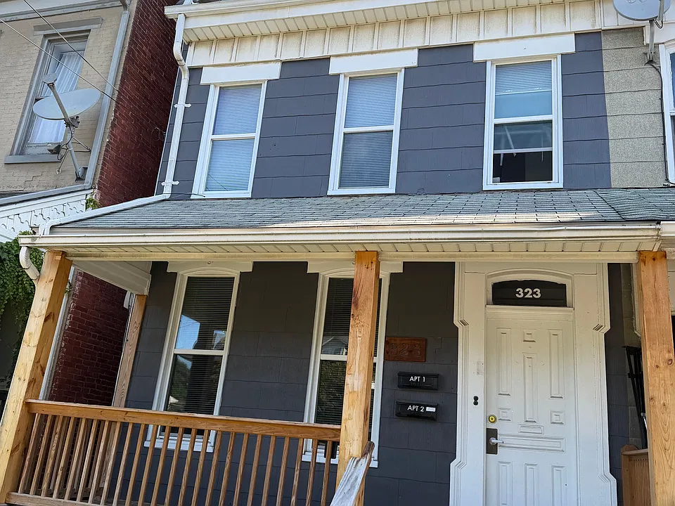 323 Roosevelt Ave #1
