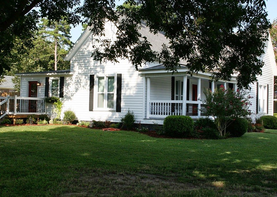 3 Bedroom 2 Bath Victorian