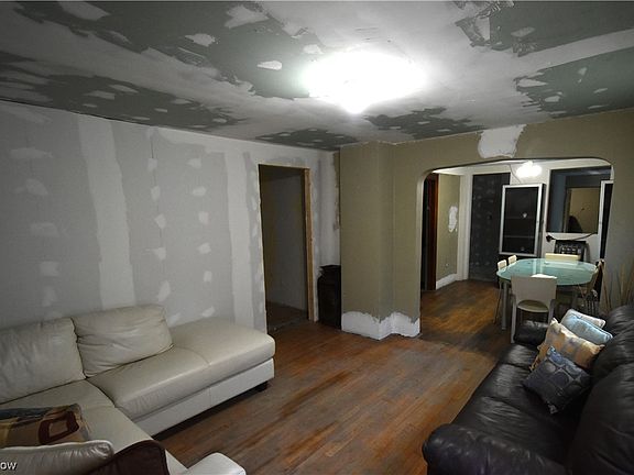 3rd image of 3305 W 50th St