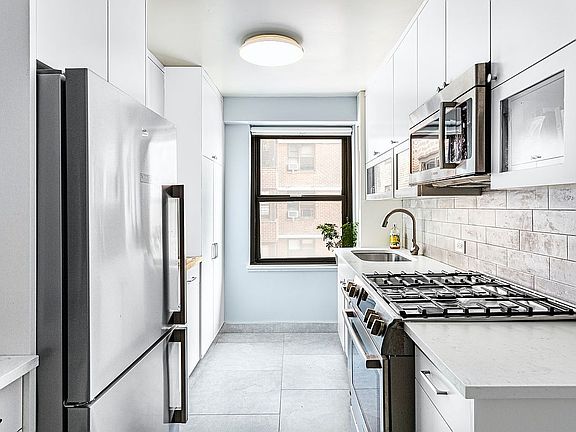 4th image of 264 Broadway Unit B1507