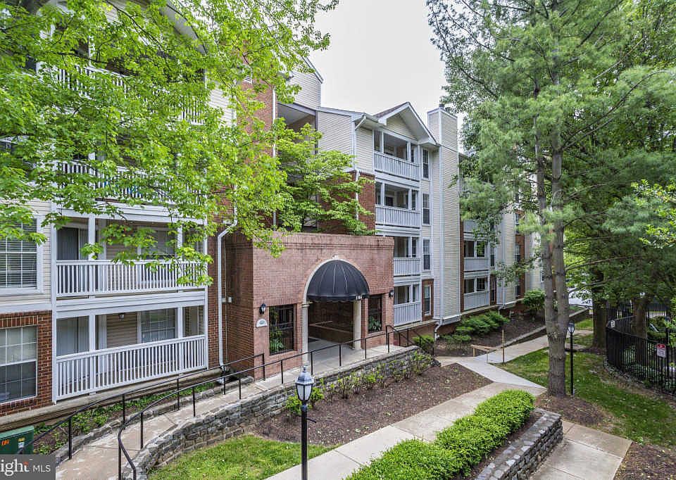 1st image of 1504 Lincoln Way APT 418