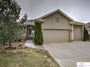 8311 Molokai Dr, Papillion, NE 68046
