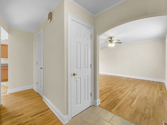 3rd image of 2575 Prairieview Ln N