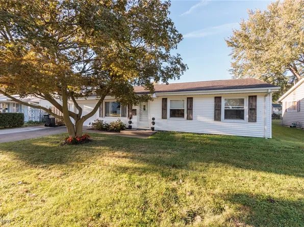 2912 Sunset Ln, Sandusky, OH 44870