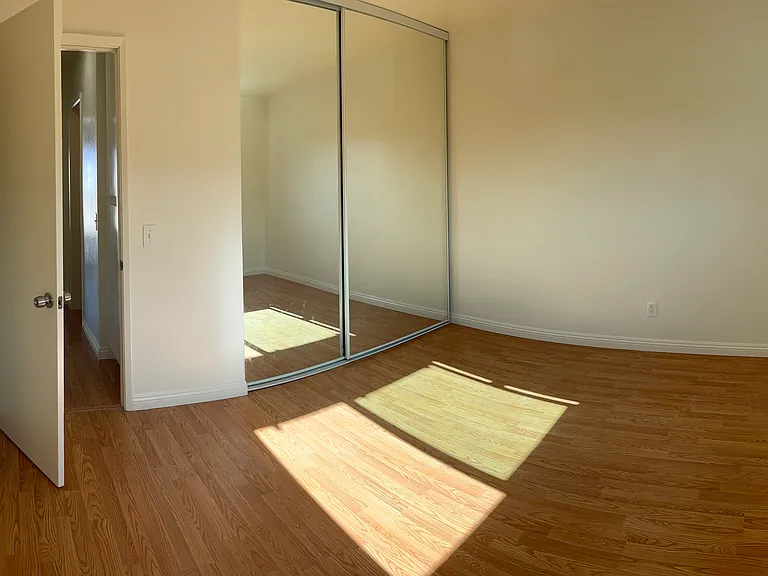 mirrored closet doors