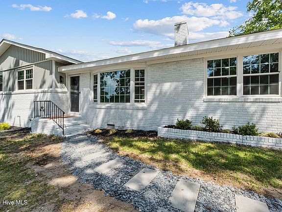 5th image of 1828 Courtney Drive