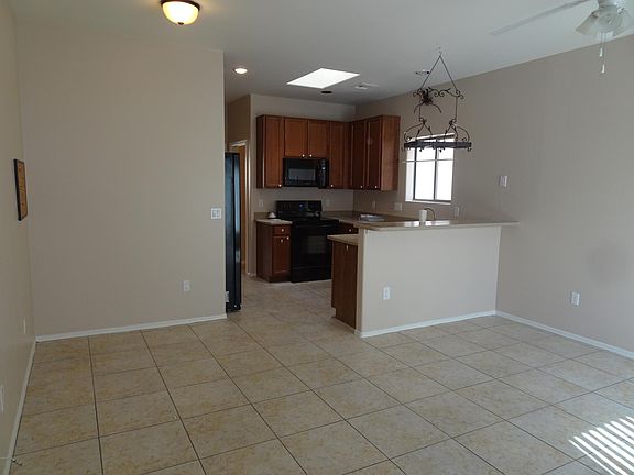 2nd image of 1124 W Calle Fuente De Carino