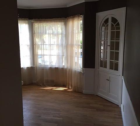 5th image of 1521 E Custer St