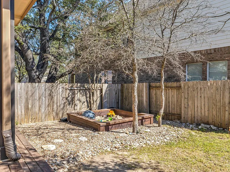 105 Latitude Ln — Photo 33