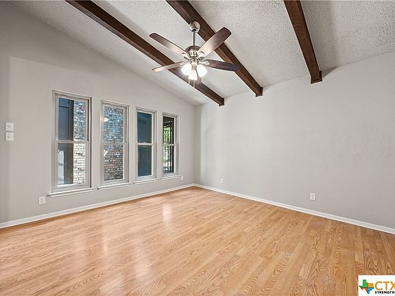 4th image of 401 W Voelter Ave