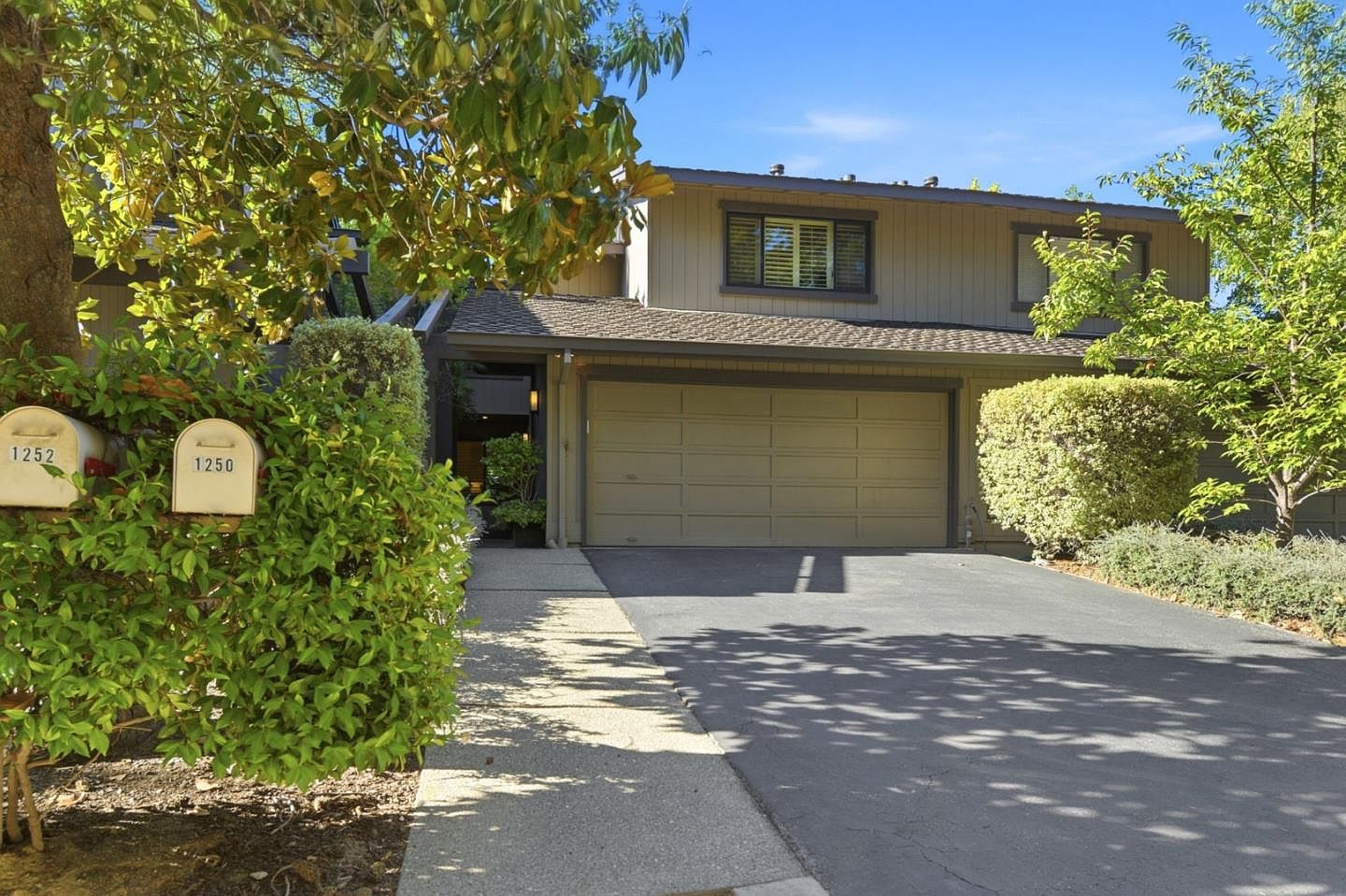 1252 Sharon Park Dr — Sharon Heights Golf & Country Club