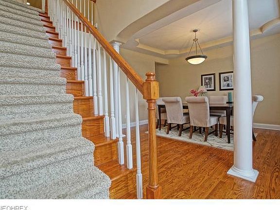 3rd image of 8520 Oaktree Dr