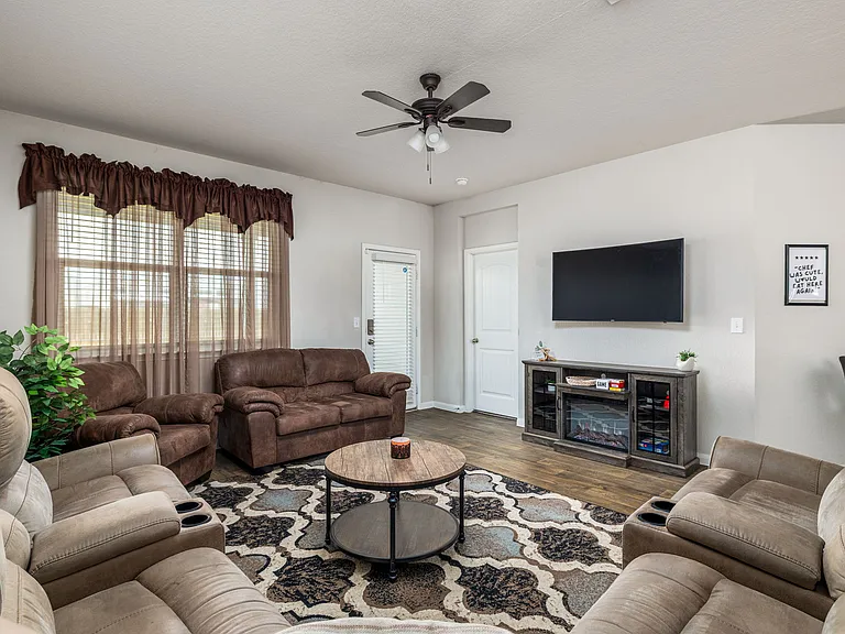 708 Quarton Dr — Photo 8