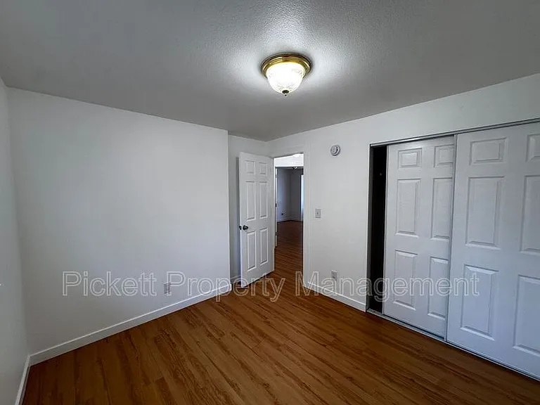 600 NE Flagstone Ln — Photo 18