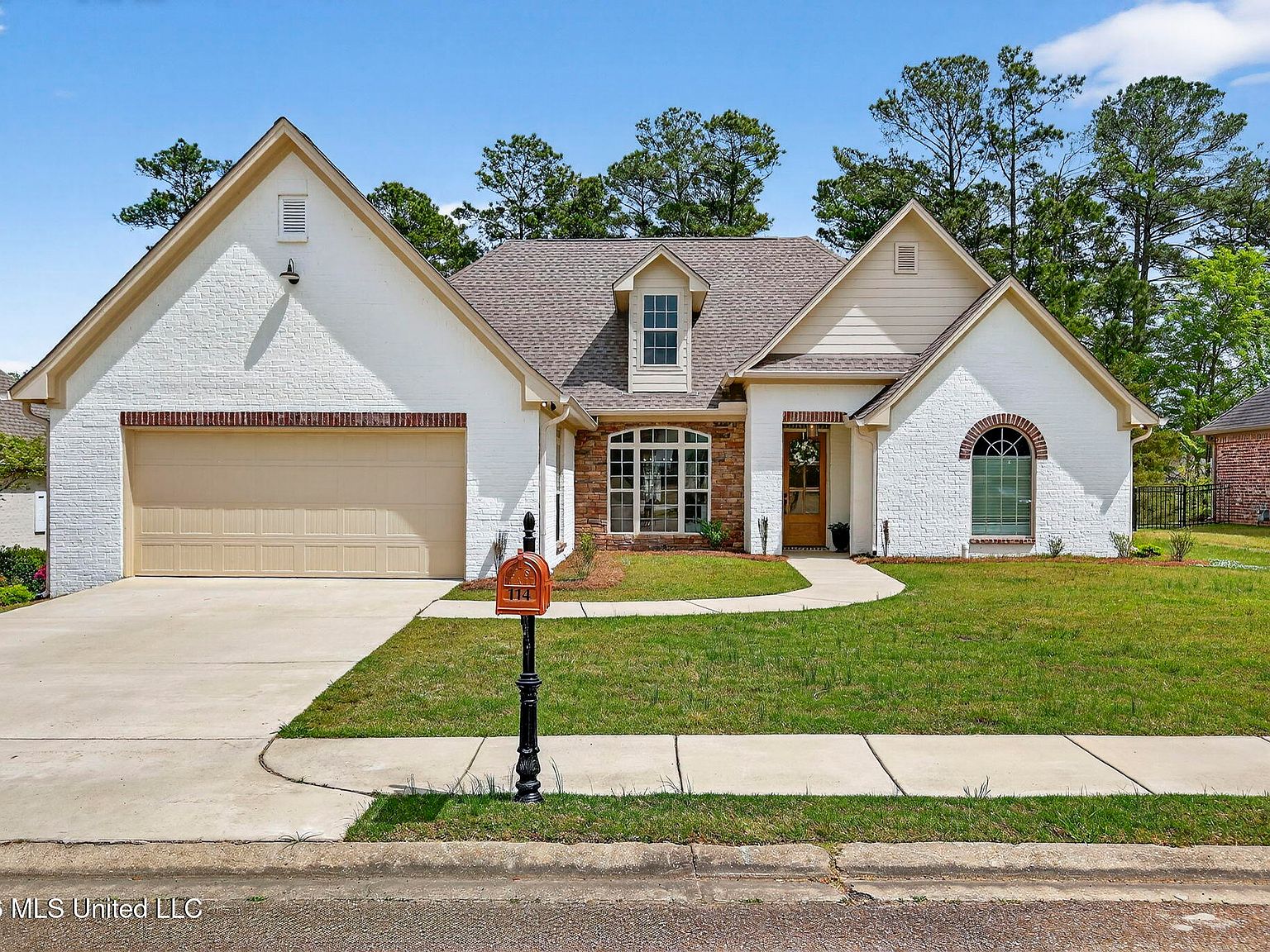 114 Willow Crest Cir
